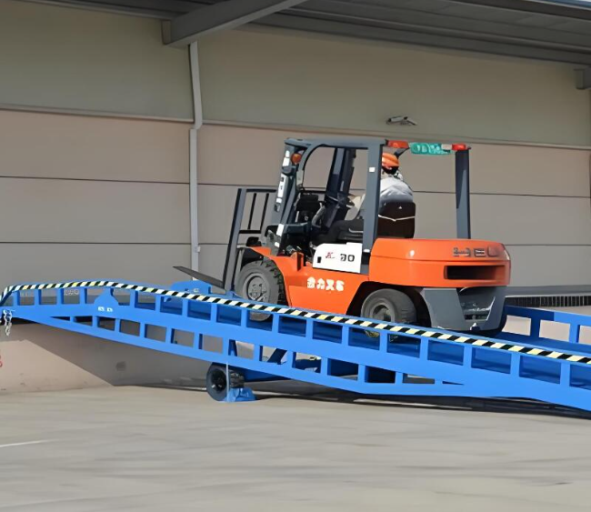 西林移动式卸货平台（叉车用）